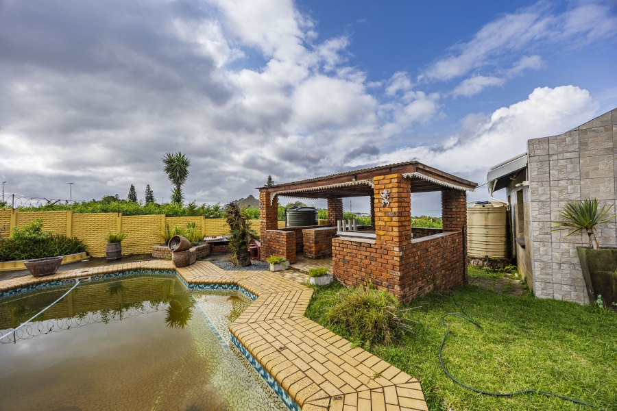 4 Bedroom Property for Sale in Sunnyridge Eastern Cape
